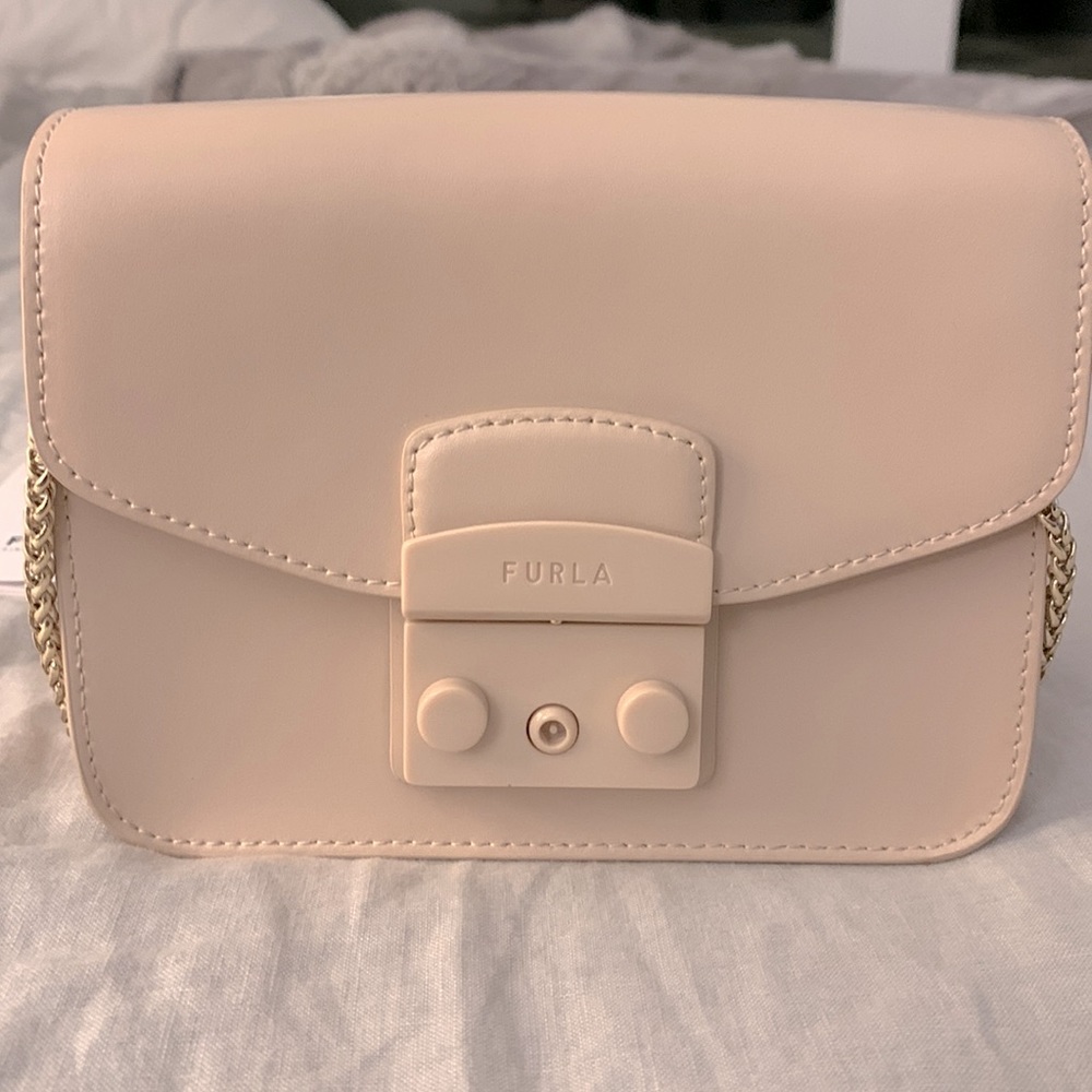 Furla Metropolis Mini Leather Crossbody Bag in Dalia / Blush Beige Nude - Picture 4 of 9